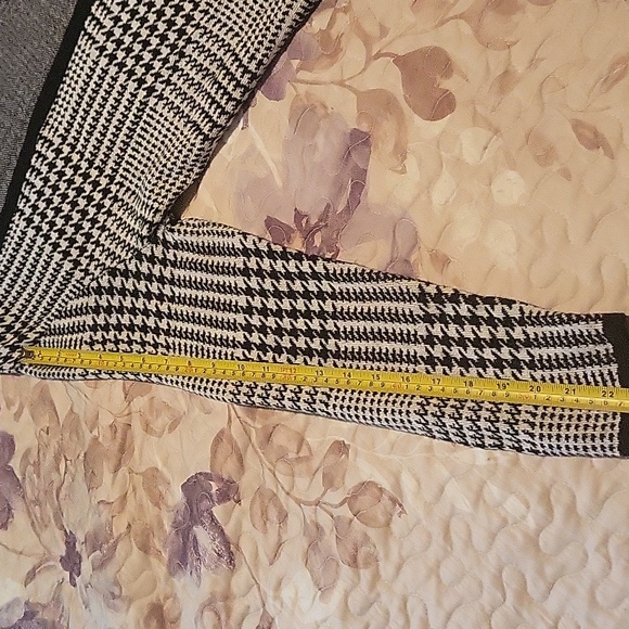 Cute checkered pattern cardi, very good condition. - Picture 7 of 7